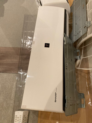 SHARP2018年製ルームエアコン2台あります。室外機もセットで