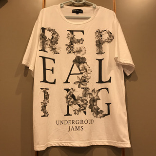 花柄Tシャツの画像