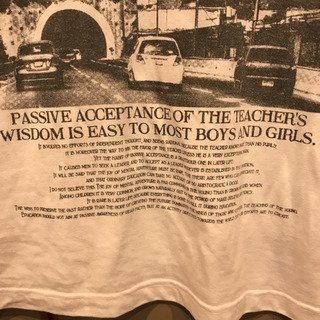 海外っぽい街並みTシャツの画像