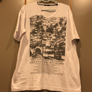 海外っぽい街並みTシャツの画像