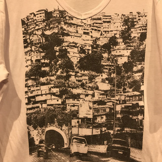 海外っぽい街並みTシャツ