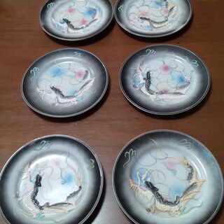 MEIKEI　CHAINA　のティーセットと飾り皿６枚の画像