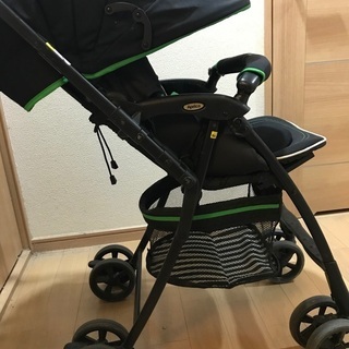 アップリカ　軽量&ハイシートベビーカー Flyle フライル の画像
