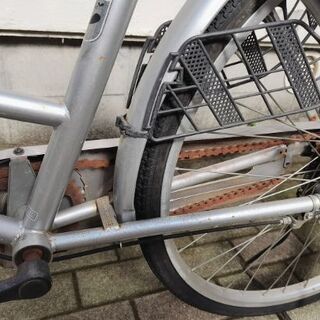 スムーズに走る自転車の画像