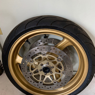 バイクのタイヤ、ホイール