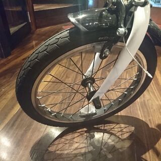 折り畳み自転車の画像