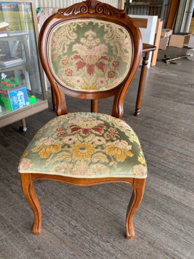 【出品して5分で売れた】イタリア製チェア！3万円します。1台のみ