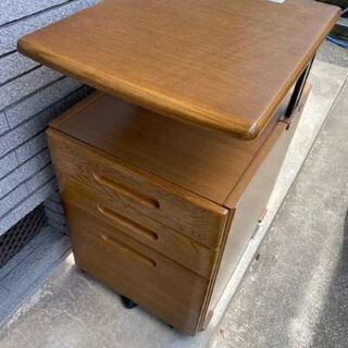 お引き取り決まりました。収納家具（サイドテーブル）