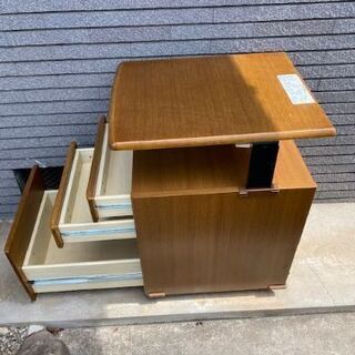 お引き取り決まりました。収納家具（サイドテーブル）の画像
