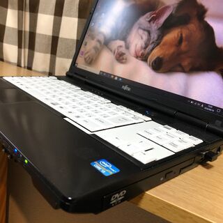 ☆彡超特価(^▽^)/富士通リノベーションパソコン💗高速ｉ３第二世代/爆速ＳＳＤ２４０ＧＢ/人気のブラック☆美品/Ｗｉｎ１０/Office2019付/15.6ｲﾝﾁ/メモリ4GB/無線ＬＡＮ/ＤＶＤ・ＣＤ再生ソフト付　No.2009002の画像