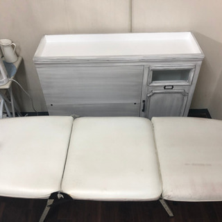値下げしました！エステ&マッサージ用　折りたたみ式ベッド（中古品）