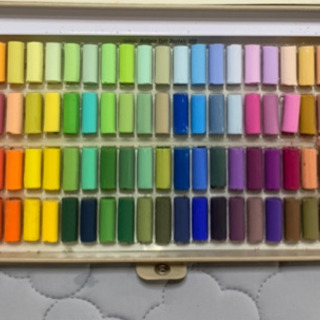 HOLBEIN Soft PASTELS 100 色