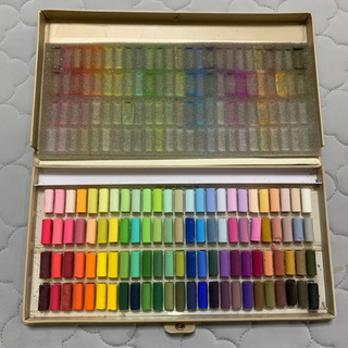 HOLBEIN Soft PASTELS 100 色の画像