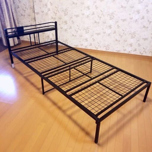 ブラックカラー シングルベッドフレーム コンセントタップ付き