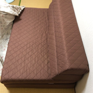 送料込美品低反発折り畳みソファベッドの画像