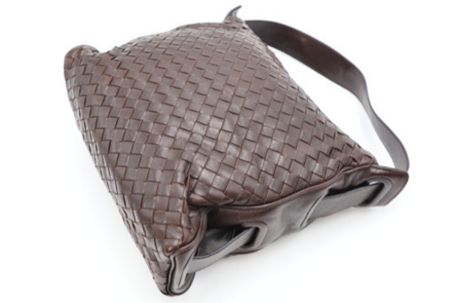 《BOTTEGA VENETA イントレチャート ミニショルダーバッグ》 送料込