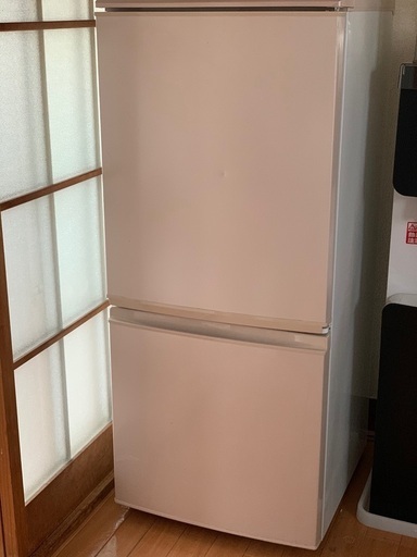 ★美品★引き取りに来てくださる方歓迎！SHARP冷蔵庫　137L
