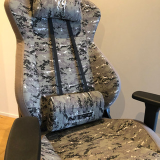 Nitro Conceptsデジタルカモのゲーミングチェアの画像