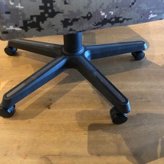 Nitro Conceptsデジタルカモのゲーミングチェアの画像