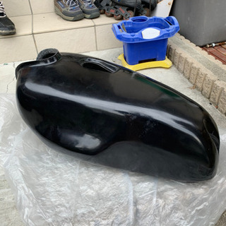 sr400 FRPタンクカバー　アグスタ、ノートンタイプ？