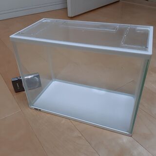 水槽　16×31×23センチ