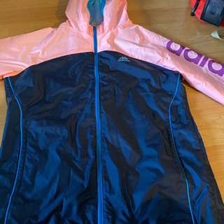 adidasウィンドブレーカー 決まりました。
