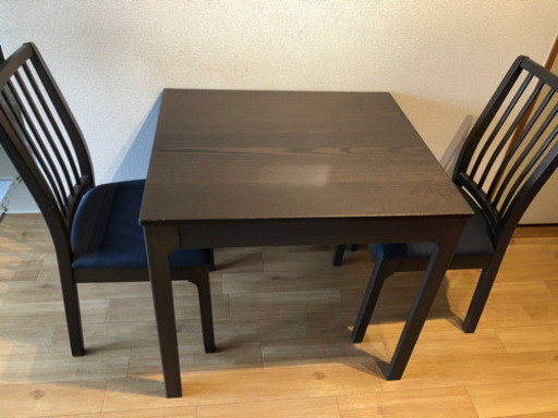 11月お渡し可能　ダイニングテーブル(長さ拡張可能)+イス2脚+イスカバー2枚