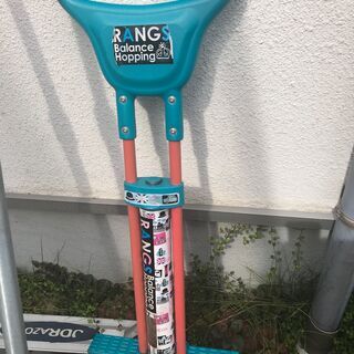 キックボード 竹馬 ホッピング　遊具の画像