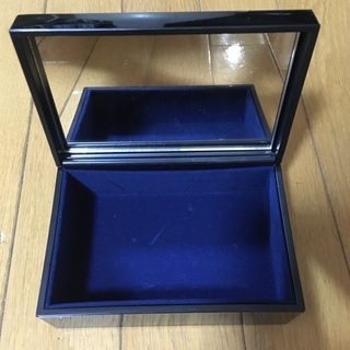 鏡付き小箱の画像
