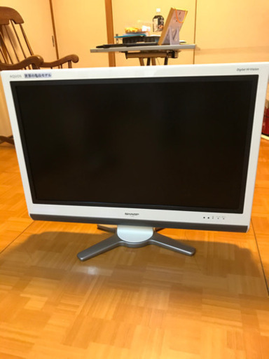 ★値下げ5000円　アクオス液晶テレビ32型ホワイト(亀山モデル)