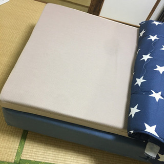 布団とベットの一式の画像