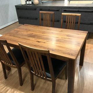 4人掛け　ダイニングテーブル