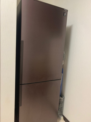 【中古】冷蔵庫 SHARP 2ドア 右開き 271L (冷蔵169L、冷凍102L) (幅545、奥行650、高さ1560) 取説あり ダークウッド 2015年製 シャープ
