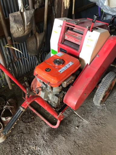 二輪手押し式　わらきりカッター　エンジン