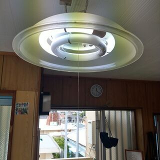 蛍光灯　照明器具の画像
