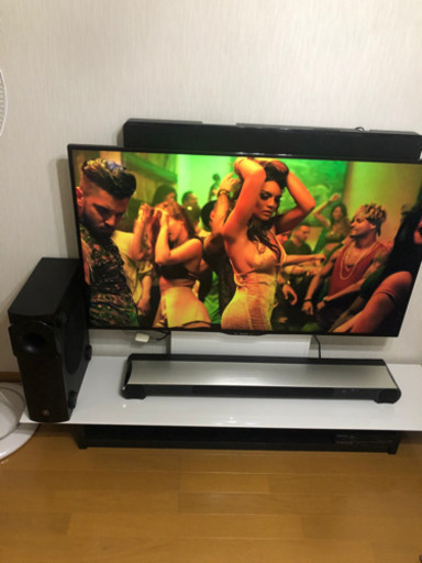 テレビ台　壁掛け　白