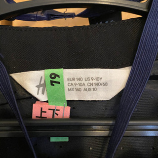 【お取引中】H&M140サイズ子供用ベストセットの画像