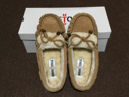 MINNETONKA ボア付きシューズ