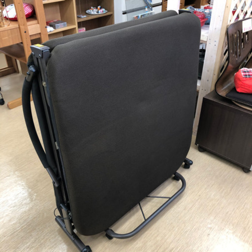 中古品☆折りたたみベッド☆茶色☆キャスター付き♪簡単に折りたたみ出来ます！