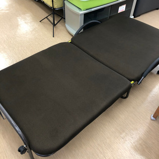 中古品☆折りたたみベッド☆茶色☆キャスター付き♪簡単に折りたたみ出来ます！の画像