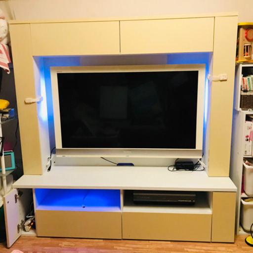 壁掛けテレビ台　LED付き　ホワイト