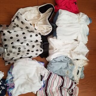 お洋服たくさんあります(´꒳​`＊)