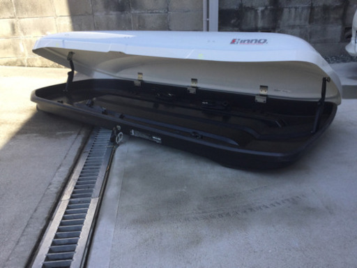 INNOエアロベースバー(プリウスα用)、ルーフボックスBR56WH