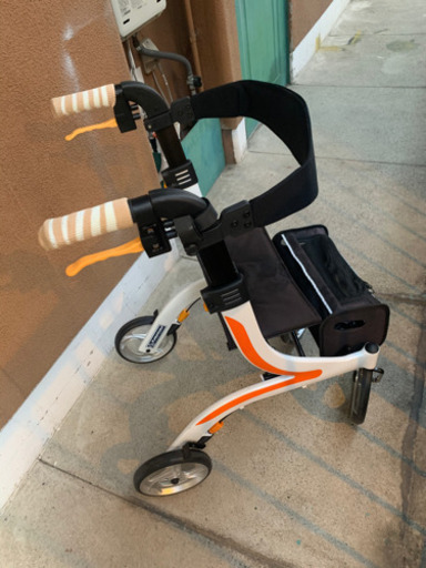 屋内外両用歩行車