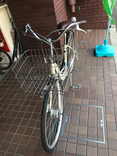 26インチ　外装6段変速　ledオートライト　さびにくいステンレスかご付き　アイボリー