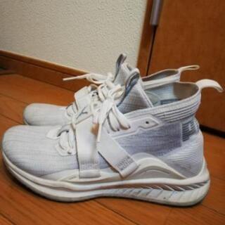 PUMA スニーカー