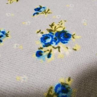 新品未使用ベルト付き長袖ワンピース花柄(グレー)★Mサイズの画像