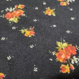 新品未使用ベルト付き長袖ワンピース花柄(ブラック)★Mサイズの画像