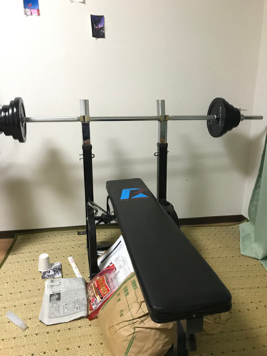 バーベルと重り付きで、合計48キロくらいです。