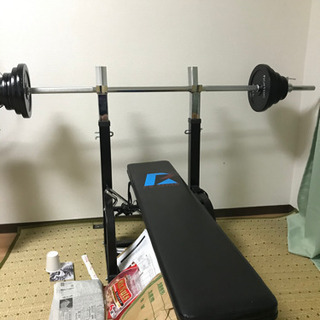 バーベルと重り付きで、合計48キロくらいです。